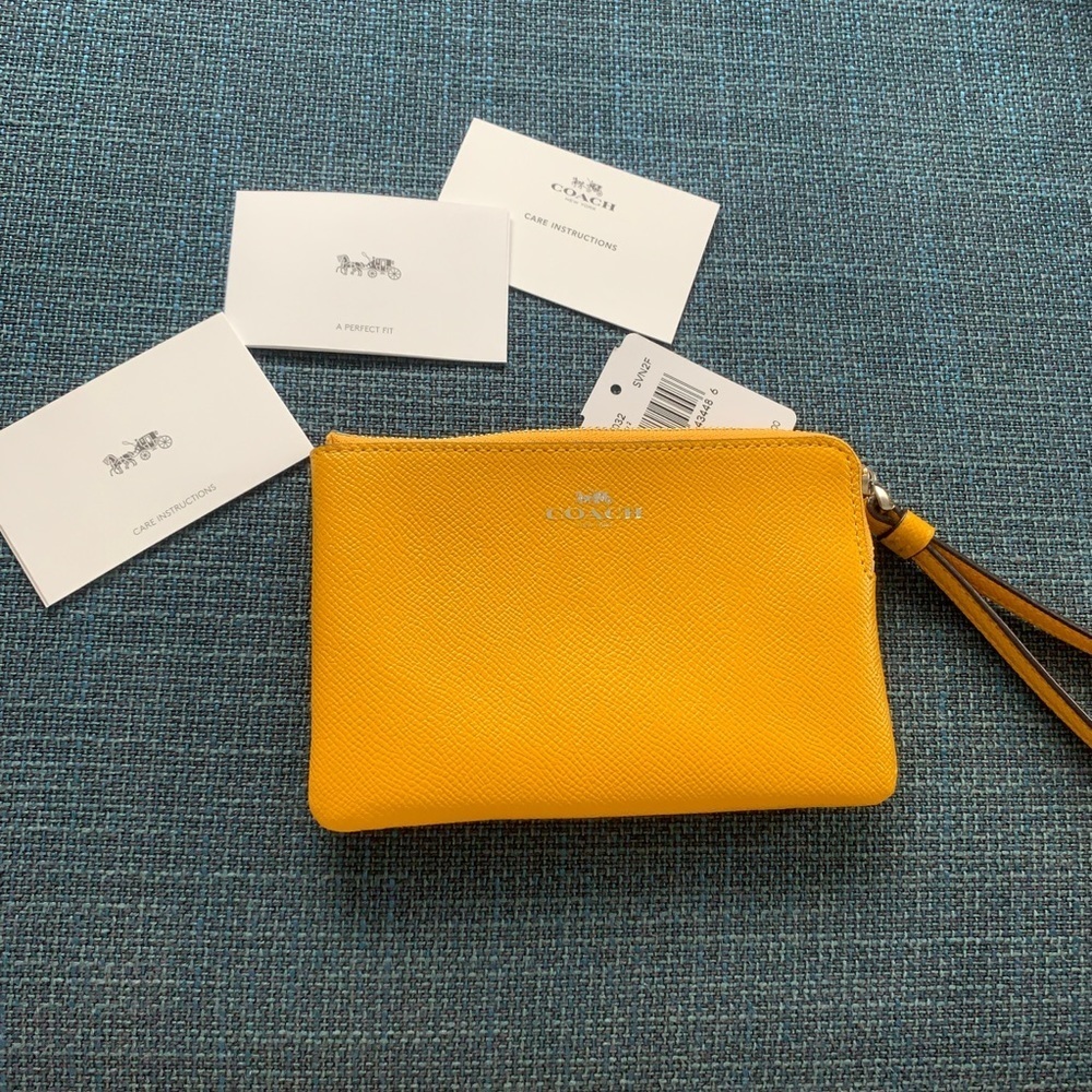 Coach Crossgrain Leather Zip Wristlet Wallet - Picture 2 of 4